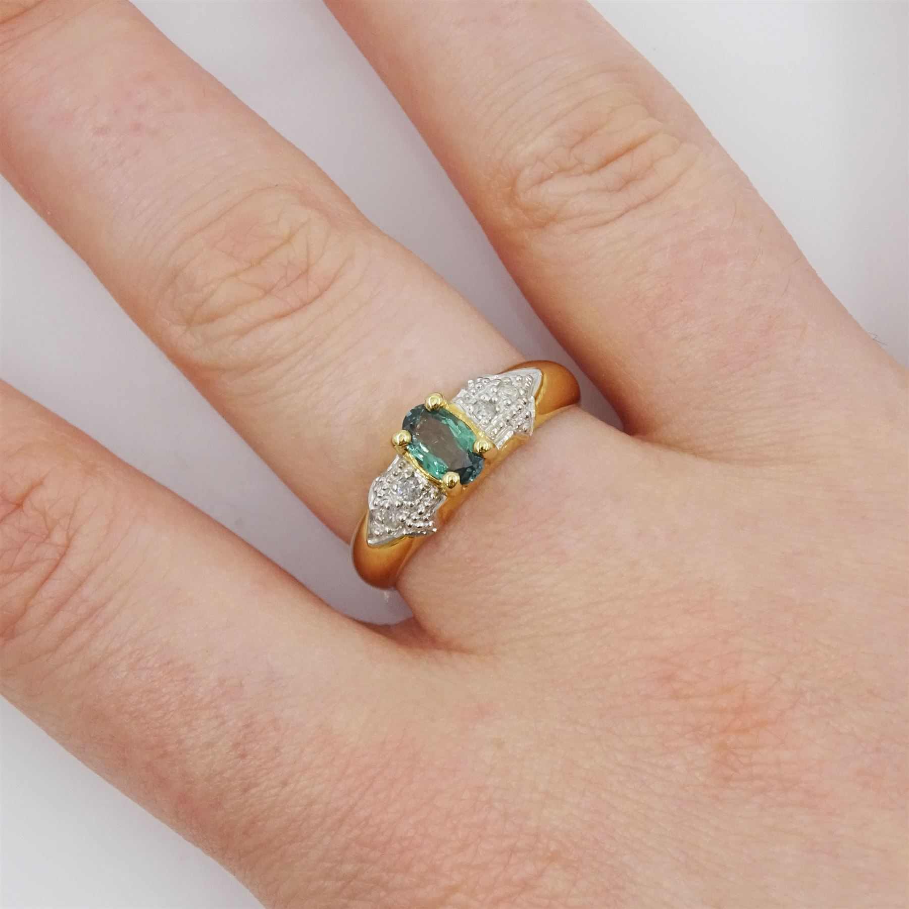 18ct gold single stone oval cut alexandrite ring, with diamond set shoulders, hallmarked, alexandrite approx 0.40 carat