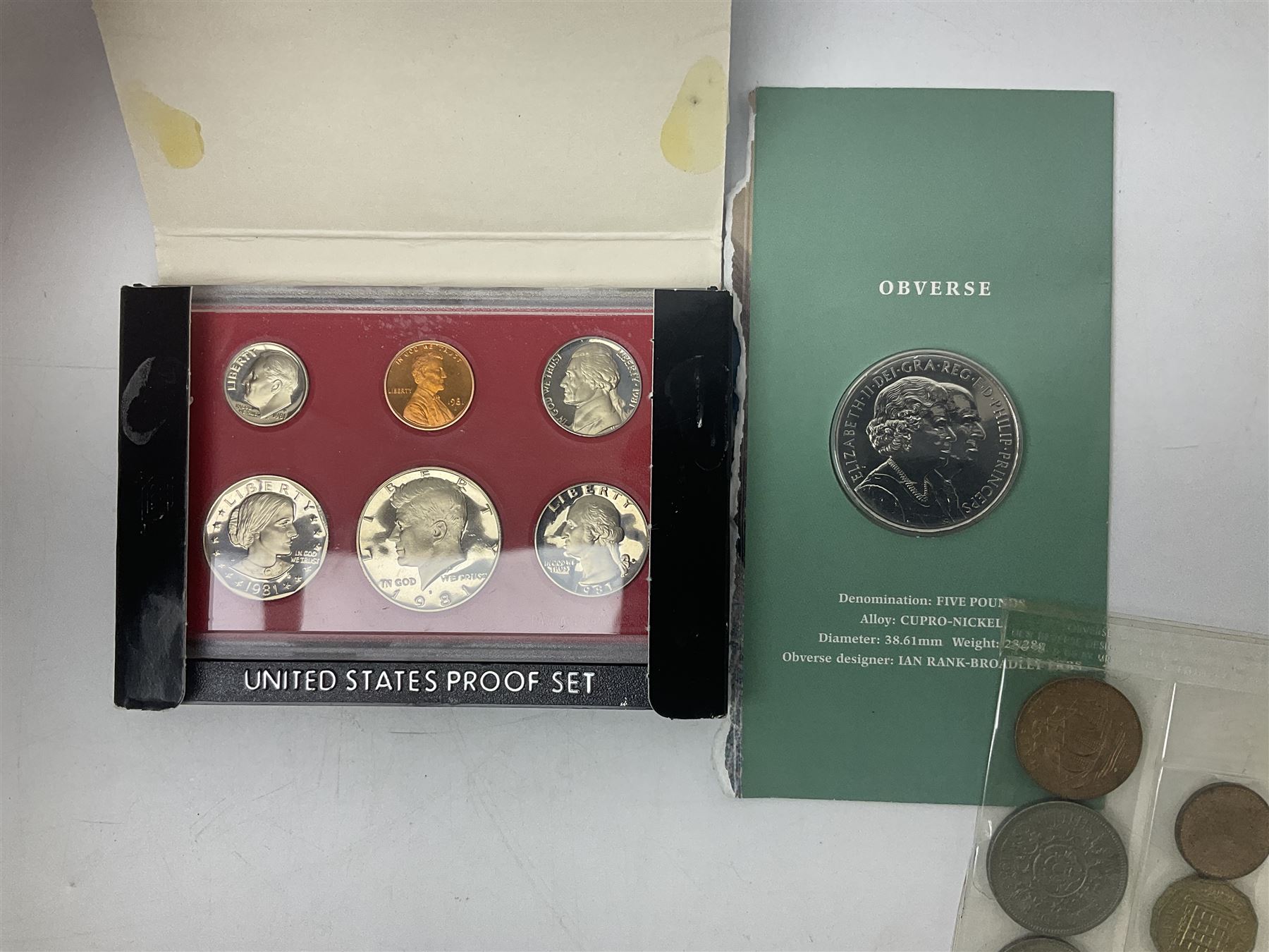 King George V 1935 crown coin, King George VI 1951 Festival of Britain crown in maroon box, various pre decimal coins, Ireland 1928 florin, Queen Elizabeth II UK 2007 five pound coin, two 'The Farmers Bank of China' five yuan notes etc