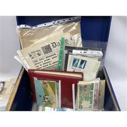 TFR SPOKE 05/09/23 AGREED RTV BEVERLEY - Collection of ephemera to include five copies of Palestine post newspapers from 1938, approximately fifty world bank notes, sheet music, postcards from 1910-1959 etc