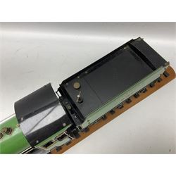 Gauge I - Aster live steam Southern Railway 4-4-0 Schools Class locomotive 'Winchester' No.901 with six-wheel tender; twin outside cylinders, smoke deflectors and spirit burner fed from tender tank, with Aster serial no. 6141167 between the wheels (2)