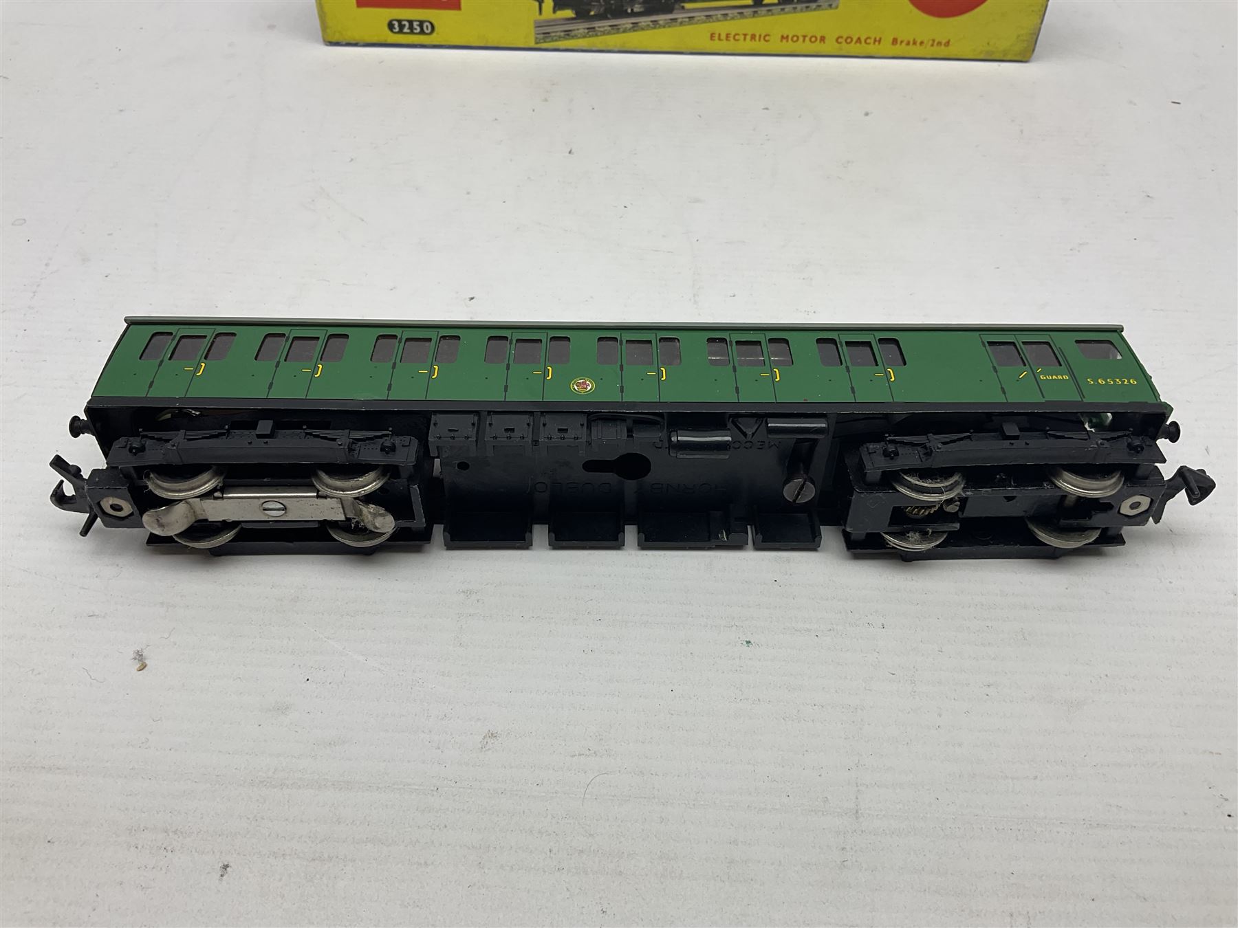 Hornby Dublo - 3-rail 3250/4150 BR (S) Electric Motor Coach with Driving Trailer 2-car EMU unit in BR green Nos.S.65326 and S.77511; Motor coach in original box with instructions and trailer unboxed (2)