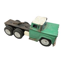Chevrolet tin plate green painted truck, L37cm