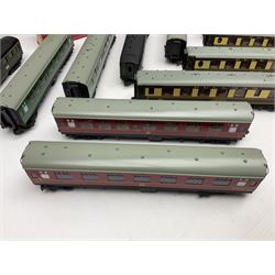 Hornby Dublo - ten passenger coaches including two Southern and four maroon BR Mk.I Passenger Coaches and four Pullman Cars (two x Aries, Car No.74 and Car No.79); together with two French SNCF HO Paris-Lille coaches; all but one unboxed (12)