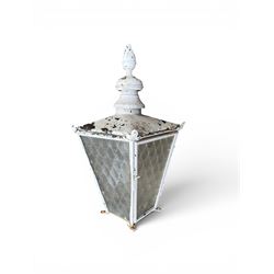 Foster & Pullen (Bradford est. 1896) - Good pair of late 19th century copper coach house or street lamps, painted in rustic white finish, with iron corner brackets, one with clear glass, the other with ring mottled glass, both converted to electricity, height with bracket 150cm