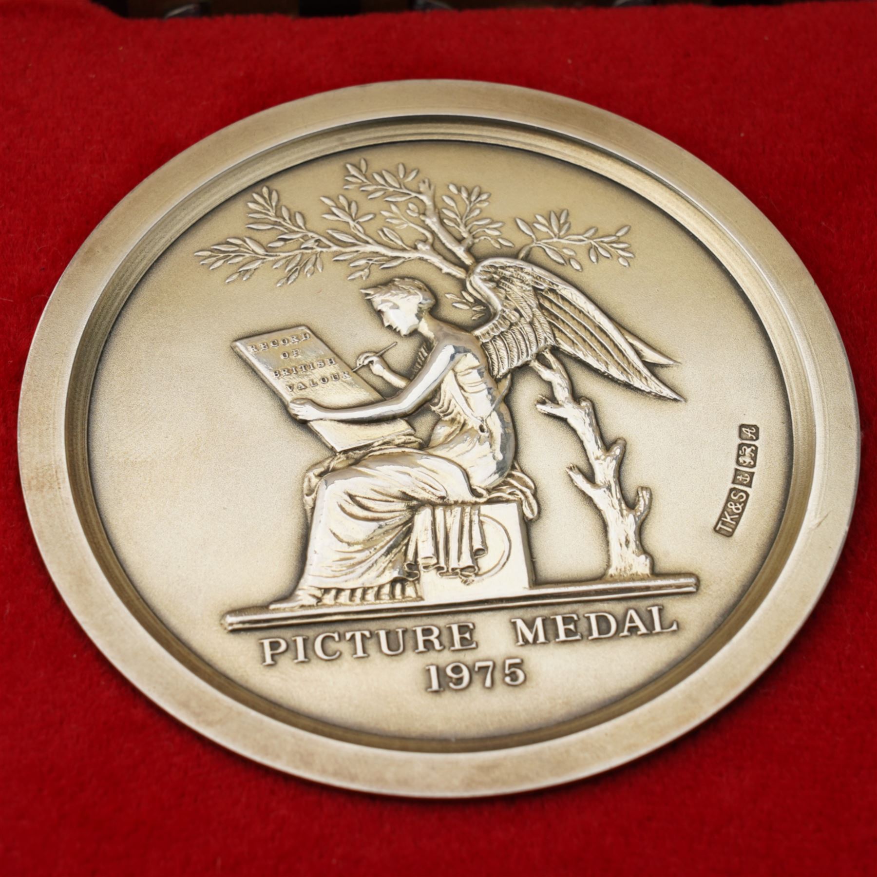 Toye, Kenning & Spencer - Limited Edition 'Wellington Commemorative Picture Medal', silver, originally gilded, with the accompanying small circular battle prints 7.8cm, with tweezers in case