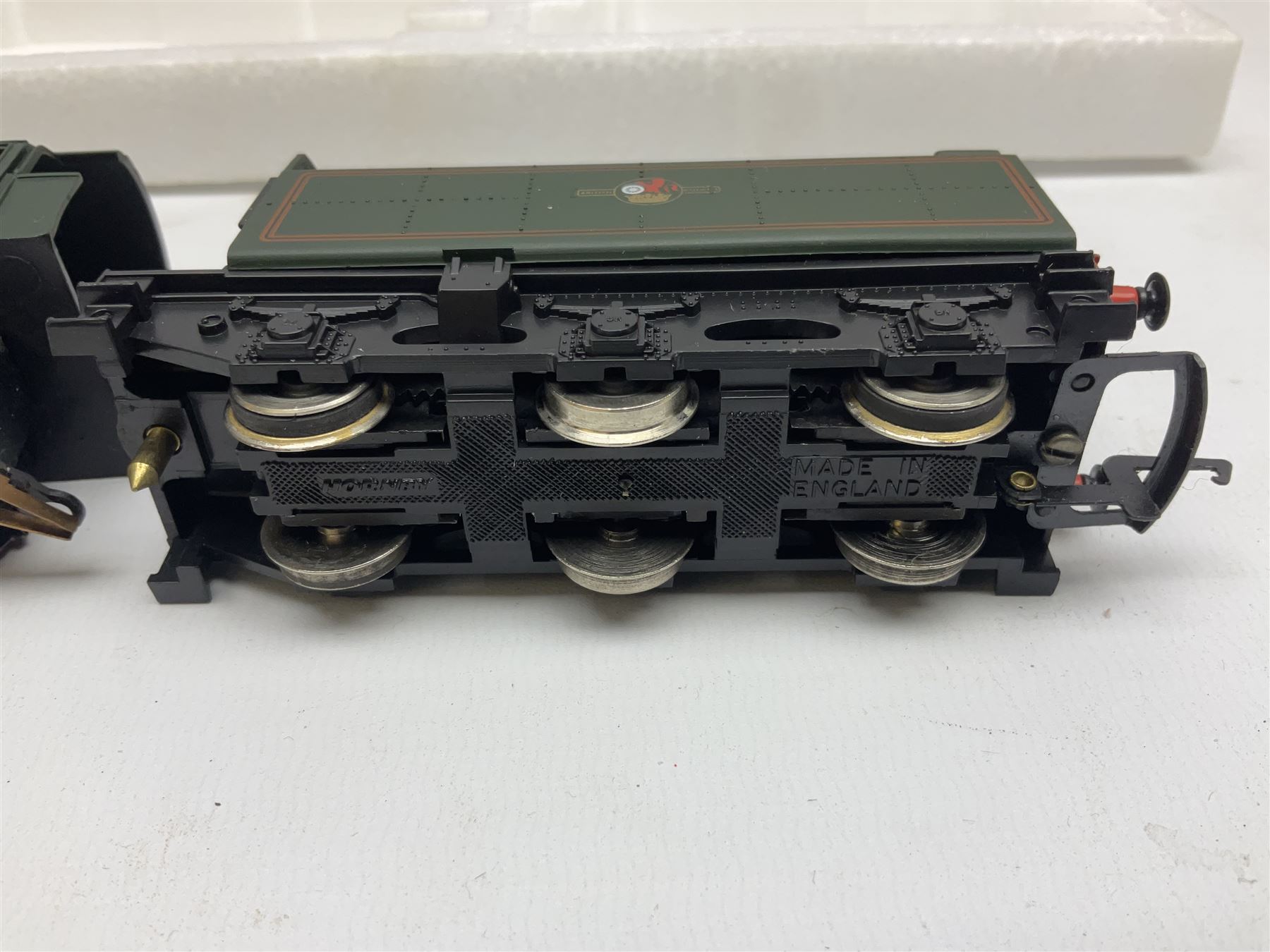 Hornby '00' gauge - Class 9F 2-10-0 locomotive 'Evening Star' No.92220; Standard Class 7P6F locomotive 'Britannia' No.70000; both boxed; and 4-6-2 locomotive 'Flying Scotsman' No.4472; in box base only with slip-case (3)