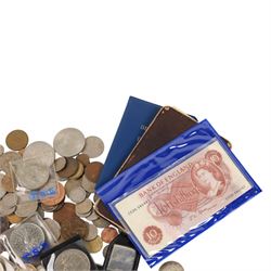 Mainly Great British coins, including approximately 19 grams of Great British pre-1920 and approximately 58 grams of Great British pre-1947 silver coins, keyring with silver panel, commemorative crowns, banknotes, etc