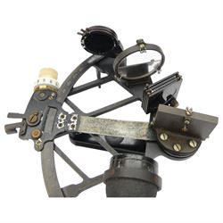 1940s Husun Plath sextant no. 25783 in black finish, contained in fitted wooden case with service label dated 1945