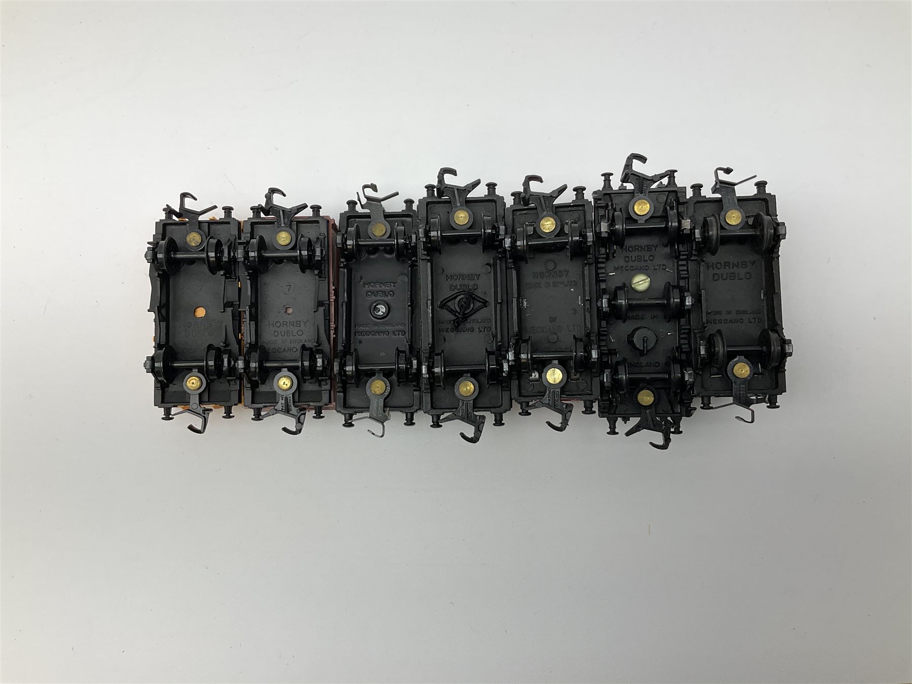 Hornby Dublo - 4646 Low-Sided Wagon D1 with cable drums; 4649 Low-Sided Wagon with tractor; 4656 16-Ton Mineral Wagon brown; 4657 United Dairies Milk Tank Wagon; 4660 U.G.B. Sand Wagon; 4677 Tank Wagon 'Mobil' (D1); and 4680 Tank Wagon 'Esso' (Fuel Oil); all boxed (7)