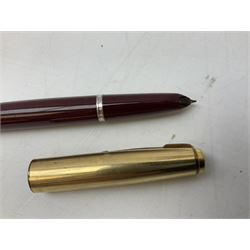 Five Parker fountain pens with gold caps, to include 65 Consort Insignia with rolled cross hatch gold cap, two Parker 51 fountain pens in burgundy with 12ct rolled gold caps, together with two further 51 examples in blue and black, all with stamped lids