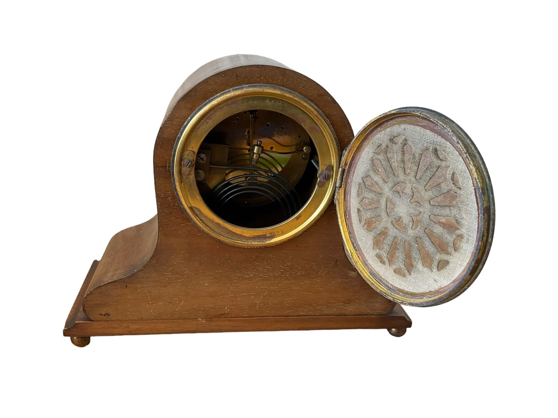 German Edwardian 8-day mahogany cased mantle clock, with pendulum and key.