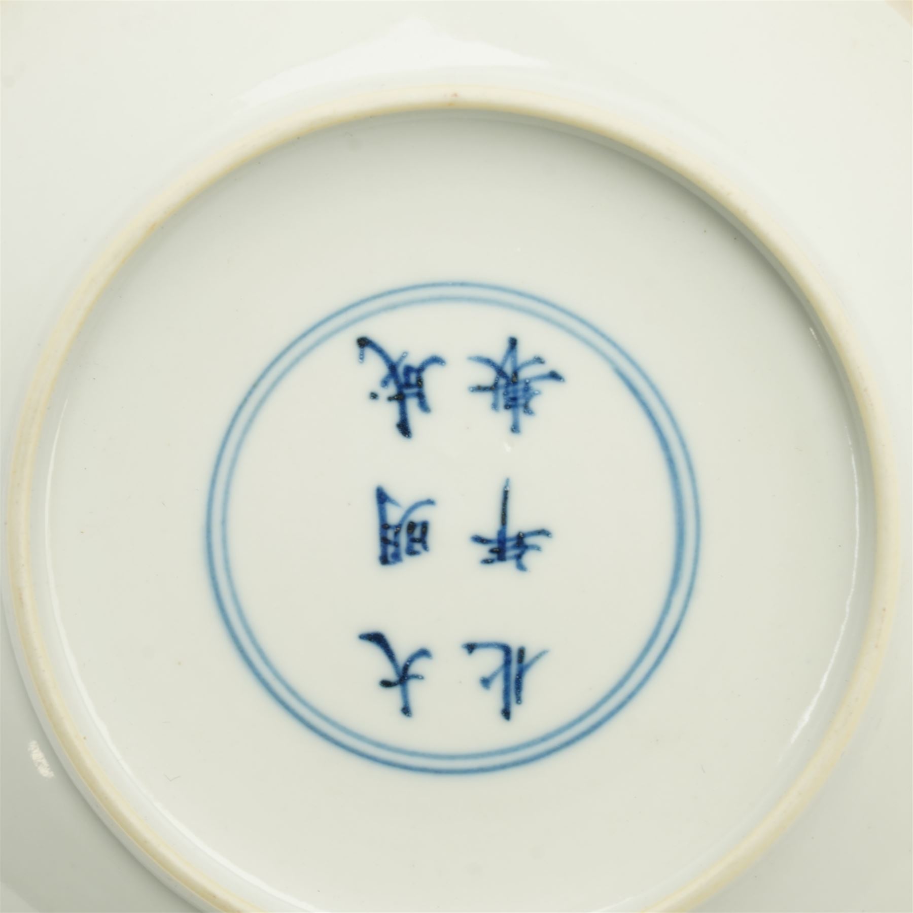 18th century Chinese famille verte shallow bowl decorated with a figure seated beneath a tree, Chenghua mark D14cm