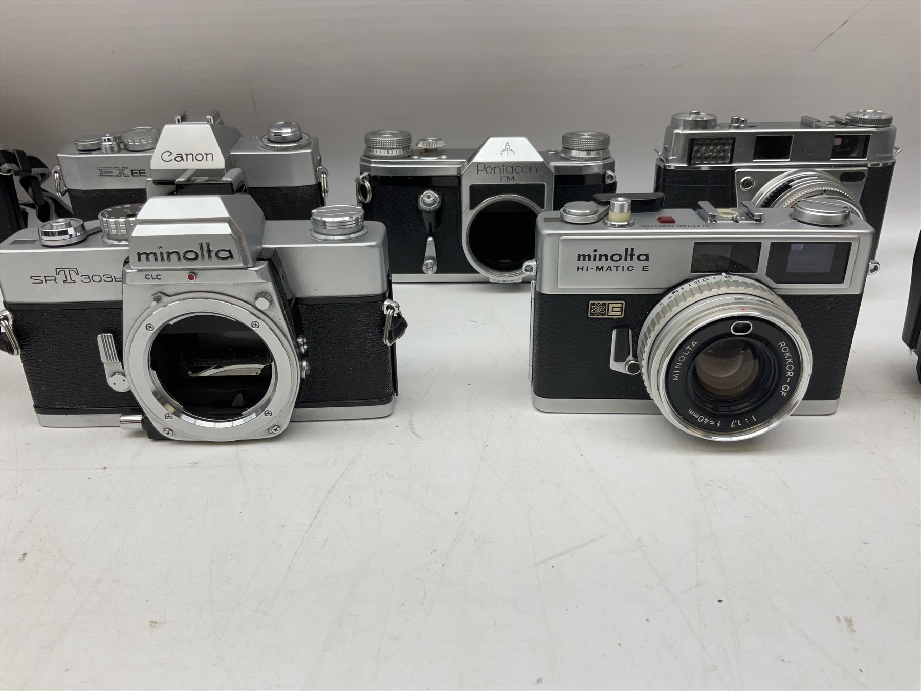 Collection of camera bodies and lenses, to include Contax 159mm, Pentacon FM, Miranda EE, Canon EXee, Praktica IV FB, 'Photax-Paragon 1:5 f=300mm no.312703' lens, 'Sirius MC Automatic 1:2.8 f=28mm, 52 No.934417 etc
