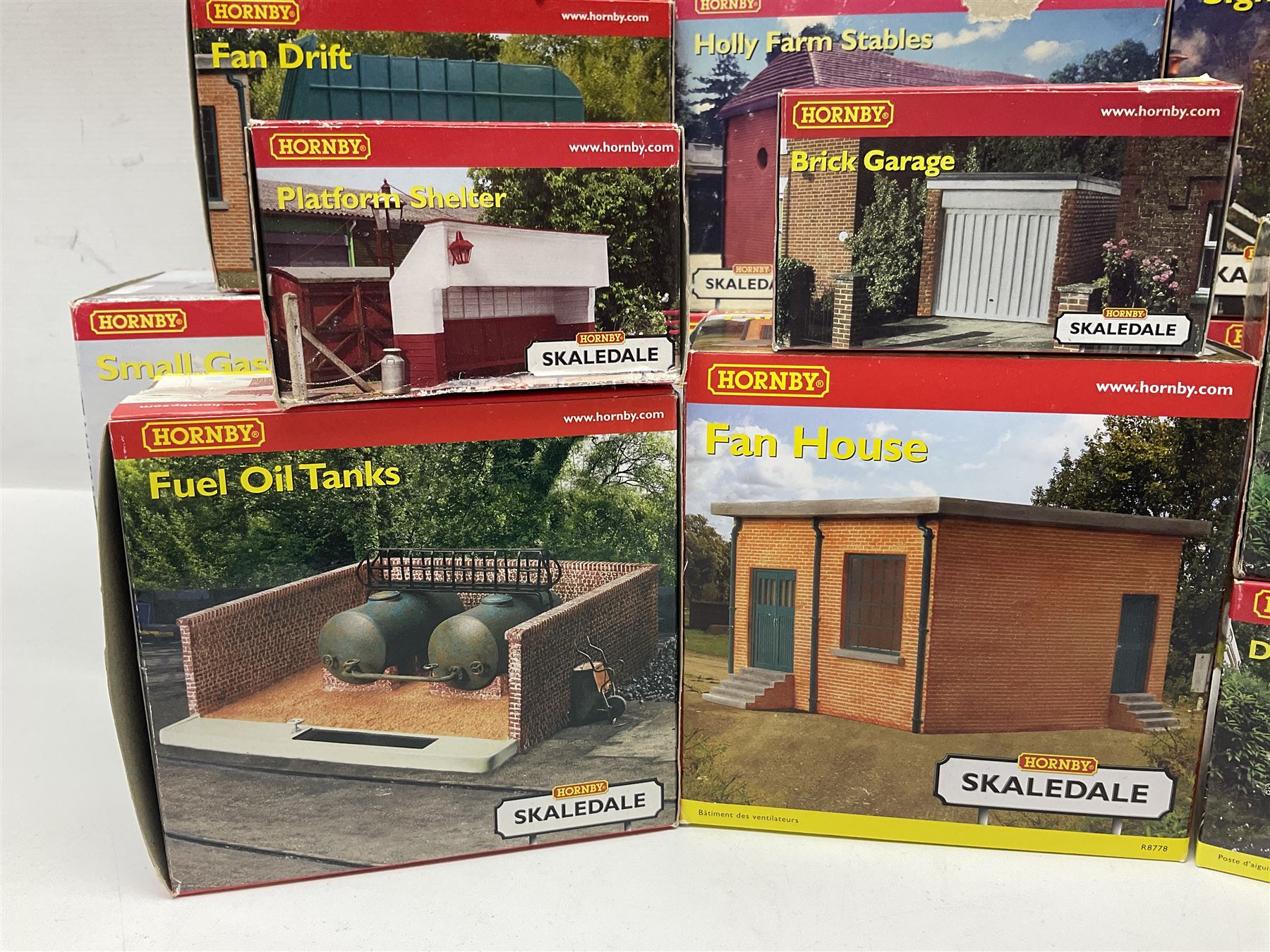 Hornby '00' gauge - thirteen Skaledale trackside buildings/accessories including R8737 Small Gasholder, R9653 Baptist Church, R8542 Holly Farm Workshop, R8534 Signal Box, R8854 Fan Drift, R8525 Holly Farm Stables, R9531 Magna Waiting Room, R8778 Fan House, R8709 Fuel oil Tanks etc; all boxed (13)
