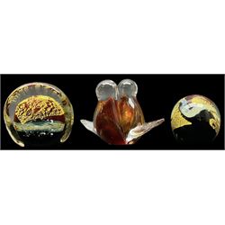 Murano glass cat and figure ina hat, together with tow valletta glass paperweights and bird glass paperweight, cat H20cm 