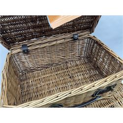 Chatsworth box easel, together with a Reeves table easel, collection of Wentworth jigsaw puzzles and two picnic baskets