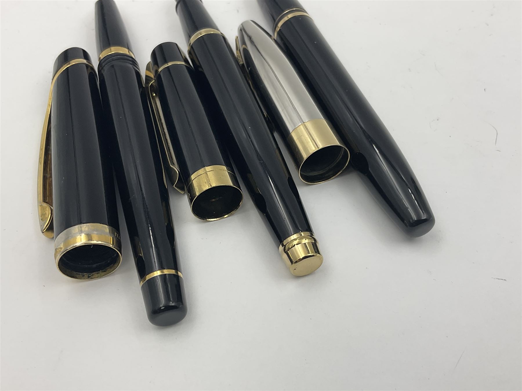 Sheaffer Legacy fountain pen, the black barrel with gold plated trim