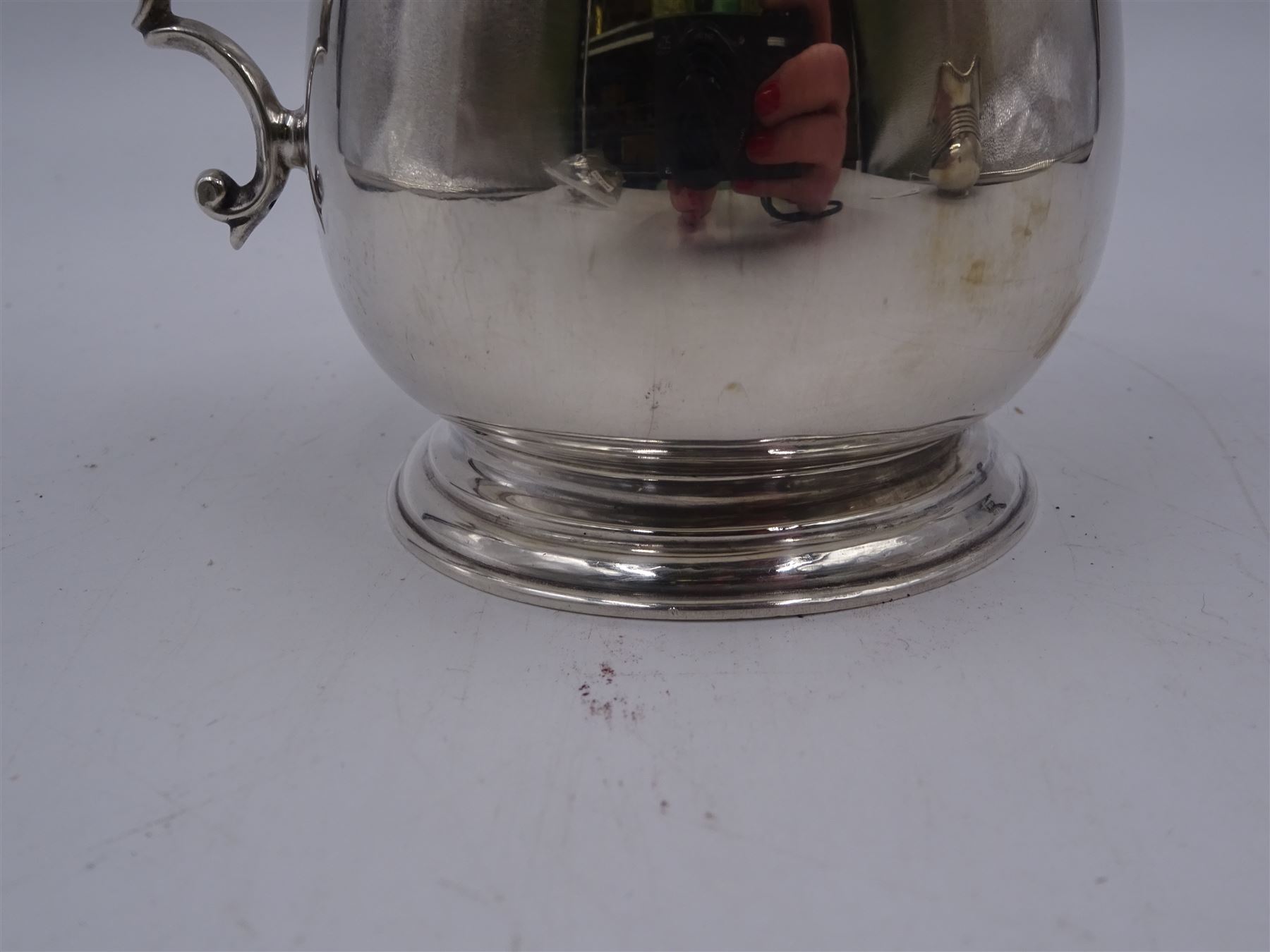 1920s silver christening mug, of plain waisted form with acanthus capped C scroll handle, upon circular stepped foot, hallmarked J B Chatterley & Sons Ltd, Birmingham 1920, H9.5cm