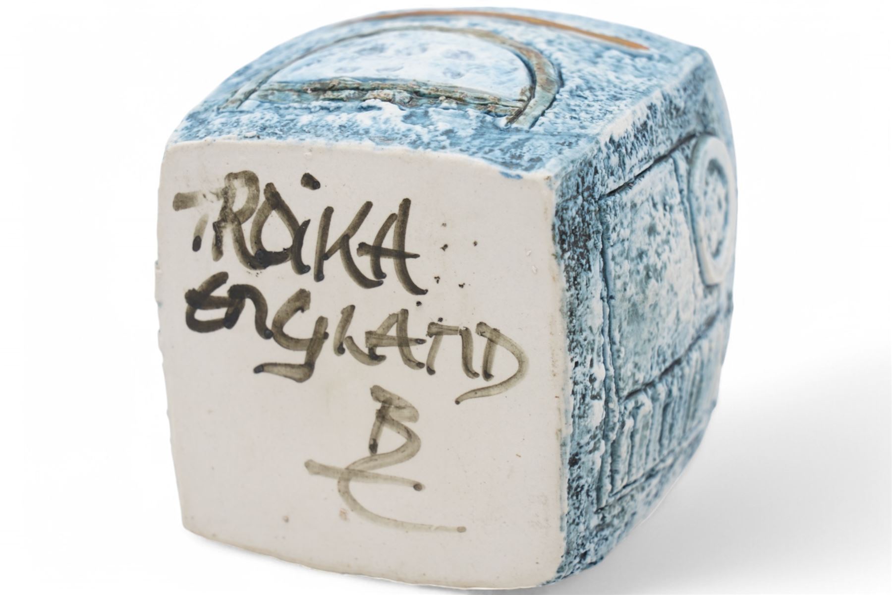 Troika marmalade jar, with geometric incised decoration in brown on a mottled blue ground, signed to base with initials for artist Beverley Ellwood, H9cm 
