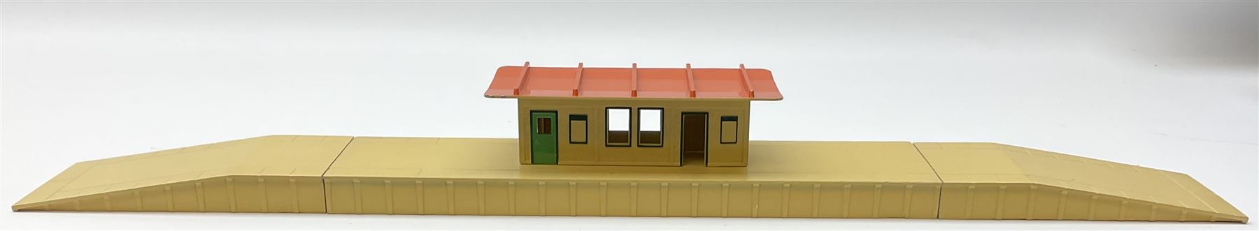 Hornby Dublo - wooden D1 Main Line Station and D1 Goods Depot, both in pale blue boxes; die-cast D1 Through Station in plain blue box; die-cast D1 Island Platform and D1 Signal Cabin, both in blue striped boxes (5)