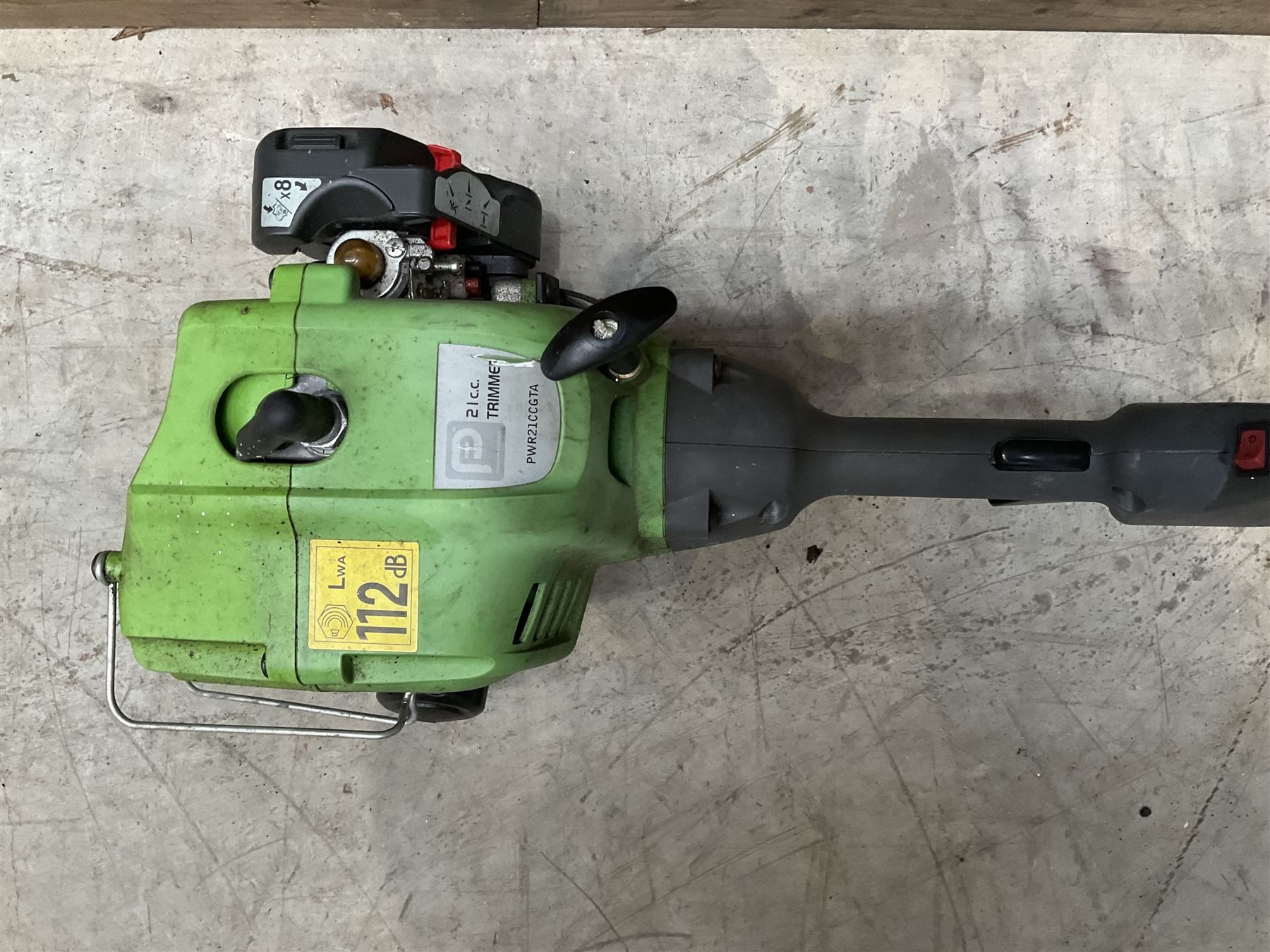 Petron PWR21CCGTA strimmer and a Spear & Jackson 1400W 2in1 Scarifier & Raker