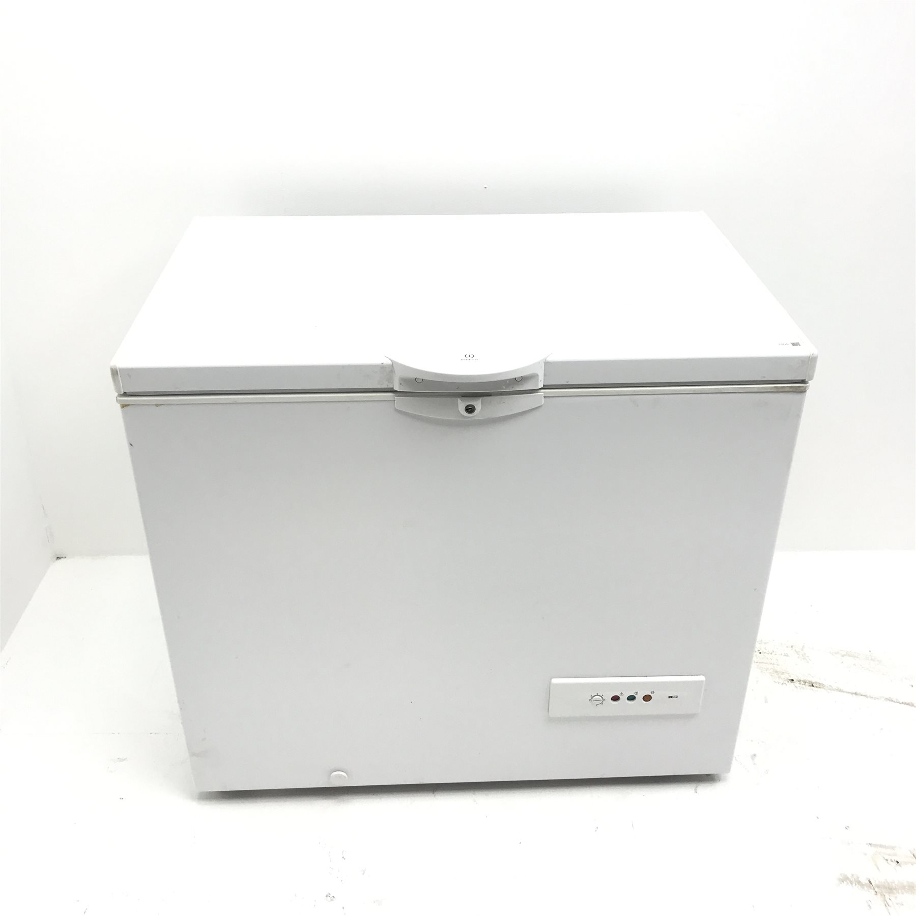Indesit CO25OW chest freezer, W101cm, H92cm, D71cm The Furnishings