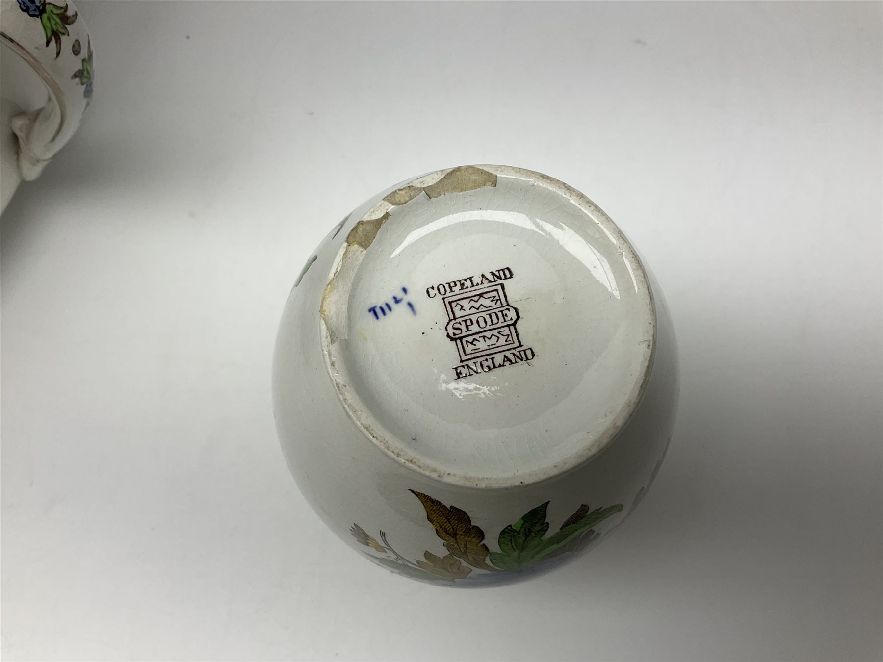 Copeland Spode toilet set in blue flower pattern, comprising wash jug, slop bucket, two soap dishes, toothbrush holder and chamber pot, slop bucket H28cm