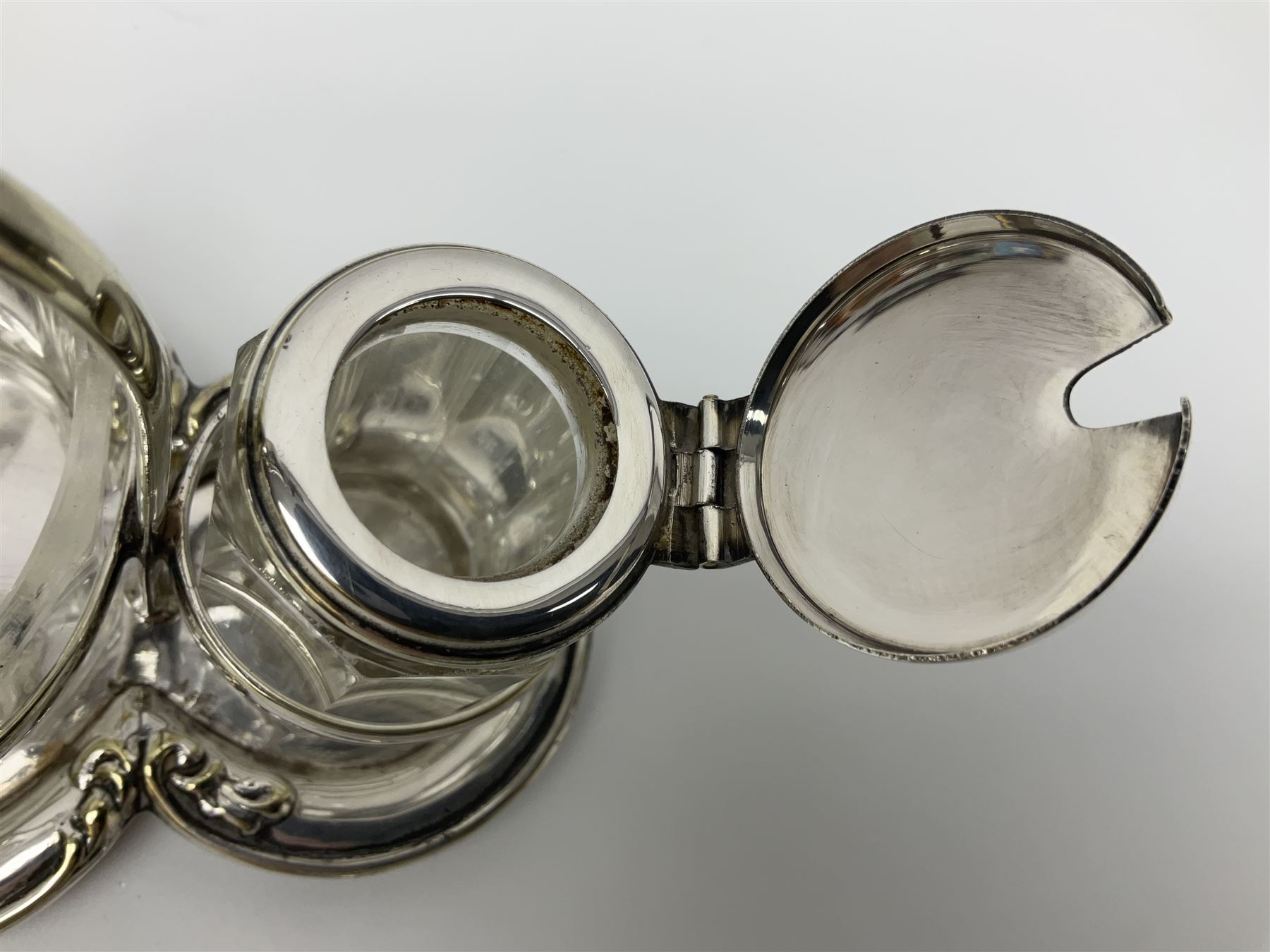 Sheffield silver-plated cruet set, comprising mustard pot, open glass salt and pepper pot on stand, together with a collection of silver plated spoons