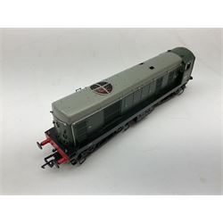 Bachmann Branch-Line '00' gauge - Class 08 Diesel Shunter locomotive no. D3336, Class 20 Diesel locomotive no. D8000, Class 04 Diesel Shunter locomotive no. 11217 and Class 08 Diesel Shunter locomotive no. 13029 (4)