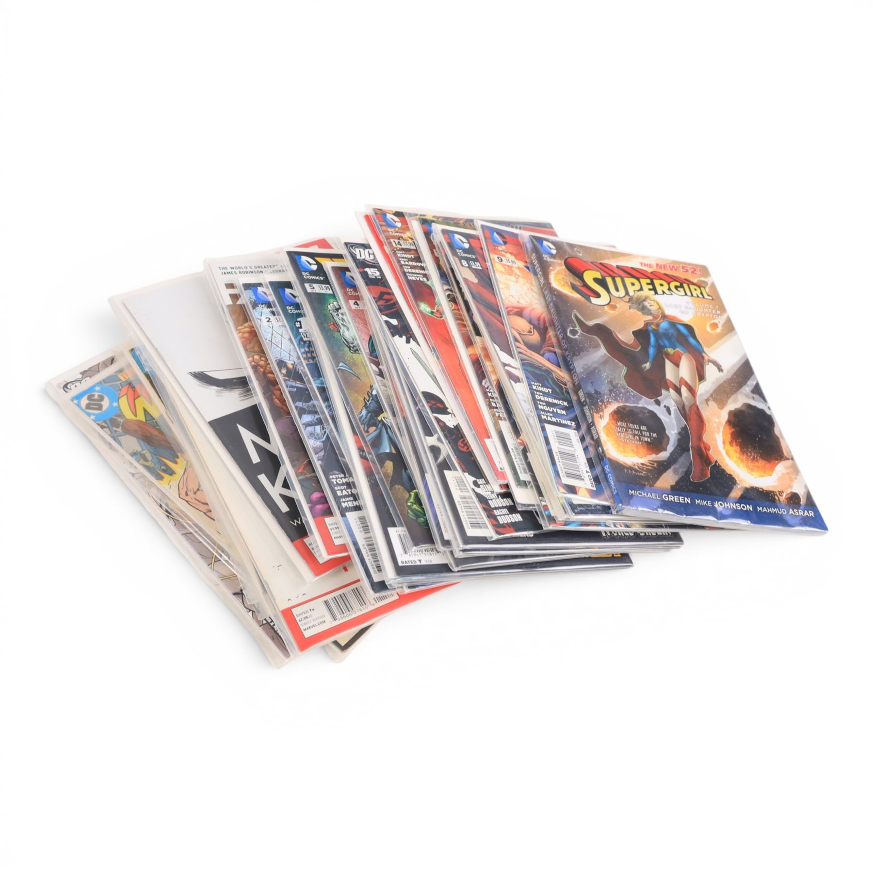 Sixty-three modern DC and Marvel comic books, including Fantastic Four, Red Hood and the Outlaws, Justice League of America, Justice League Canada, Justice League United, Judge Dredd, Birds of Prey, Forever Evil and Wonder Woman comic books, together with six 1979 Wonder Woman comic books (69)