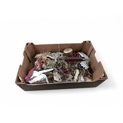 Large collection of costume jewellery, i