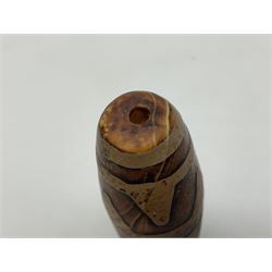 Tibetan dzi bead, decorated with a double tiger tooth pattern, L5cm