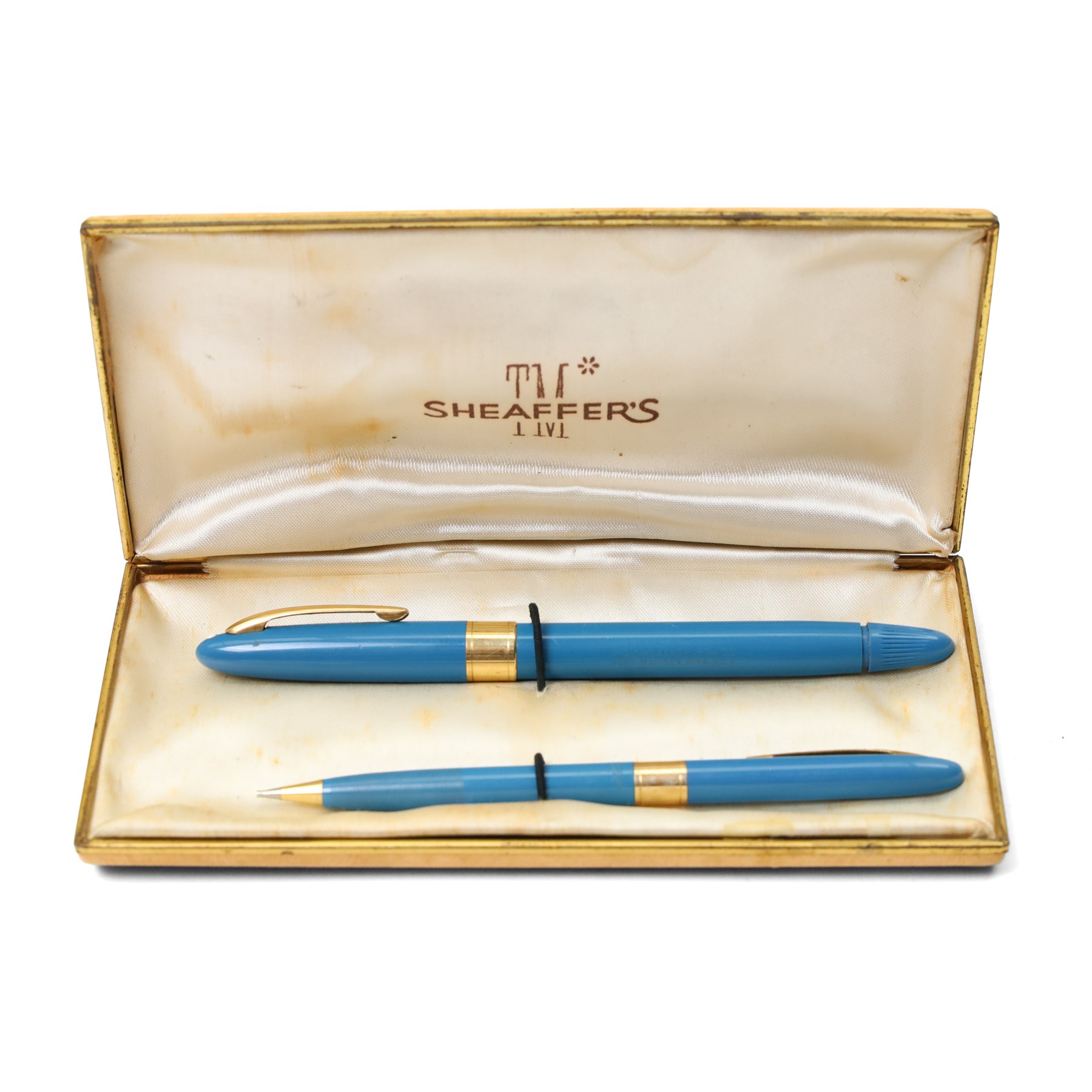 Collection of silver, including early 20th-century pencil holder, snuff box and thimble, a gold plated propelling pencil, TM Sheaffer's 14k gold nib fountain pen, Japanese hanging paper scroll illustrating s pilgrimage, and cigar box containing two WW1 cigarettes in an envelope, and a message 'this cigs were handed to us in Bond St Dec 20th 1914 on our way back from a route march to Hampstead Heath', etc 