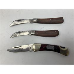 Nineteen pocket knives including Saynor, Whitby Silver Sabre, Taylor's Eye Witness, various examples with wooden handles, pruning knife etc