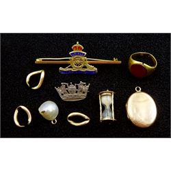 18ct gold carnelian signet ring, 15ct gold link, collection of 9ct gold mounted jewellery including bar brooch, glass timer, locket, links and pearl and a silver brooch, all stamped or tested 