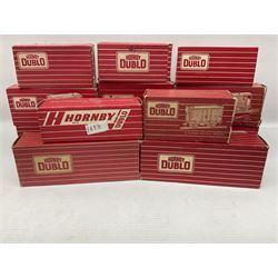 Hornby Dublo - sixteen goods wagons comprising 4644 21-Ton Hopper Wagon, 4315 Horse Box (BR) with horse, 4316 Horse Box (SR) with horse, 4649 Low Sided Wagon with tractor, 4301, 4310, 4311, 4312, 4313, 4320, 4626, 4648, 4652, 4675, 4678 and B550200 (Mineral Wagon); all in red boxes (16)