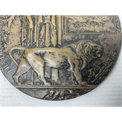 WW1 bronze memorial plaque named to John Hunt