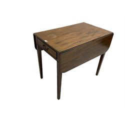 Early 19th century mahogany Pembroke table