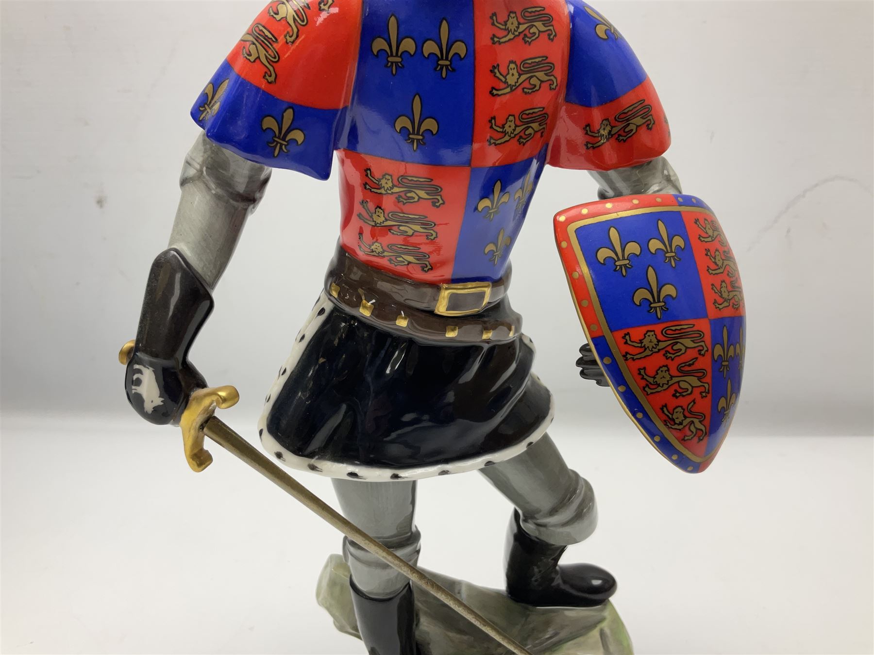 Royal Doulton Figure, Lord Olivier as Richard III, HN2881, limited edition 417/750, with certificate of authentication and original box, H28cm 