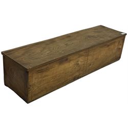 Late 20th century elm blanket box enclosed by hinged lid