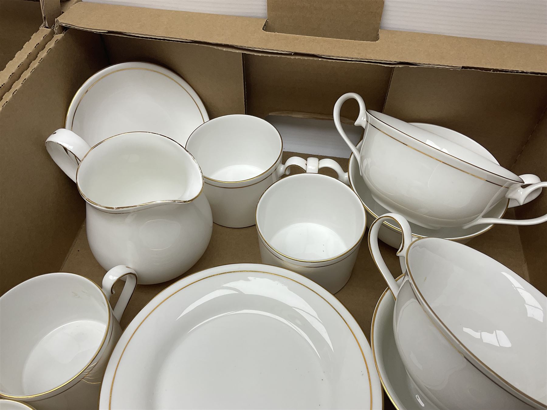 Crownford Queen's China Elegance pattern part tea and dinner service, to include Dinner plates, eight soup bowls, four tea cups etc 