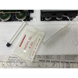 Hornby ‘00’ gauge - Class B17 4-6-0 ‘Manchester United’ locomotive no.2862 in LNER green; Class B17 4-6-0 ‘Leeds United’ locomotive no.61656 in BR green; Class D41/1 4-4-0 ‘Yorkshire’ locomotive no. 62700; Class 49/1 4-4-0 ‘Cheshire’ locomotive no.2753 in LNER green; in original boxes (4) 