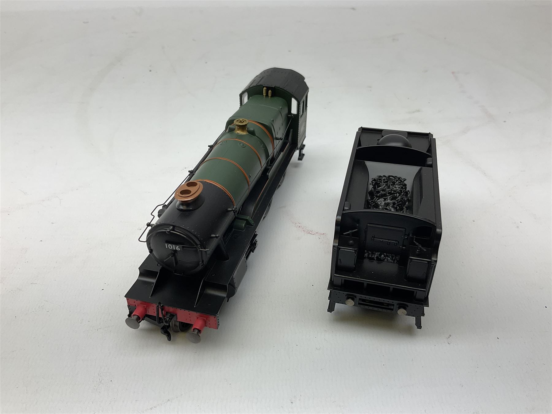 Hornby Railroad '00' gauge - County Class 4-6-0 locomotive 'County of Hants' no. 1016, Class 4900 4-6-0 locomotive 'Adderley Hall' no. 4901 and County Class 4-4-0 locomotive 'County of Devon' no. 3835, all DCC ready (3)