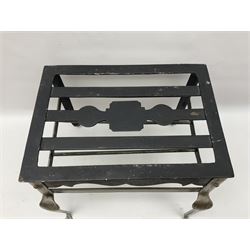 18th century style wrought iron fireside footman/trivet, H30.5cm, W35.5cm