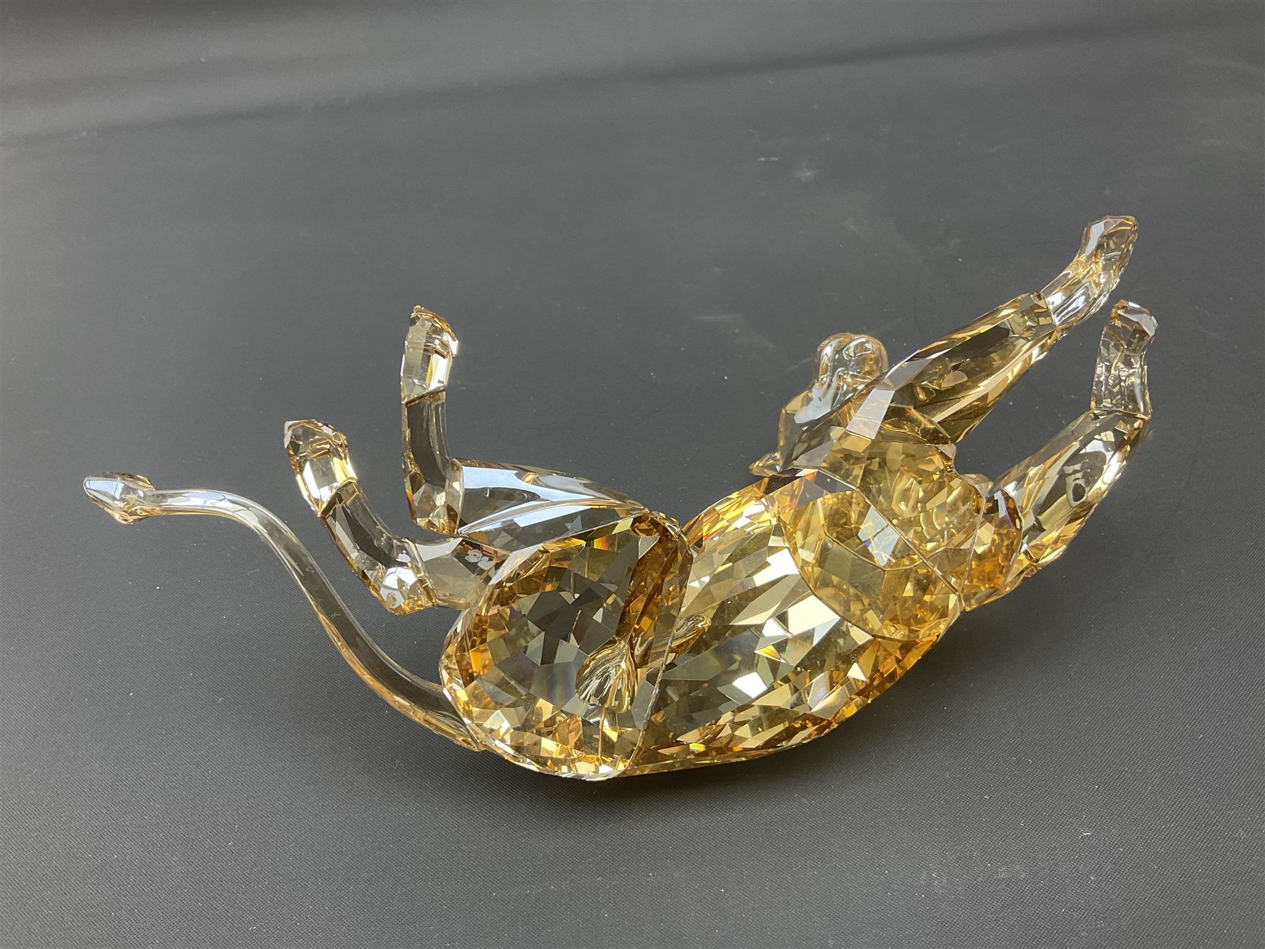 Swarovski Crystal lioness and cub, Akili, adult H7cm