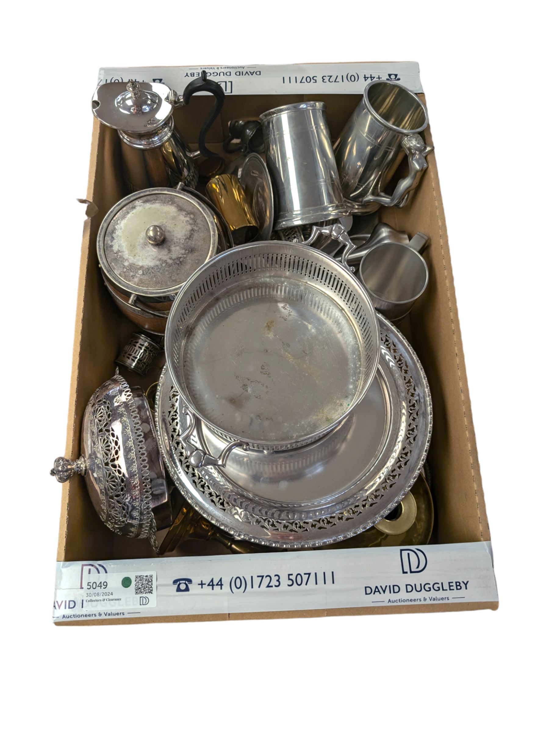 Collection of metal ware, including pewter tankards and plate, brass candlesticks, barrel, etc 