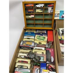 Modern die cast models including cars, train, tank etc including examples by Days Gone, Hornby, Corgi, Lledo, Vanguards, etc and a wood display box