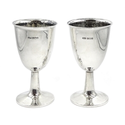 Pair of silver commemorative cups for the investiture of 'Prince Charles 1969' by Turner & Simpson Ltd, Birmingham 1968, approx 10.4oz