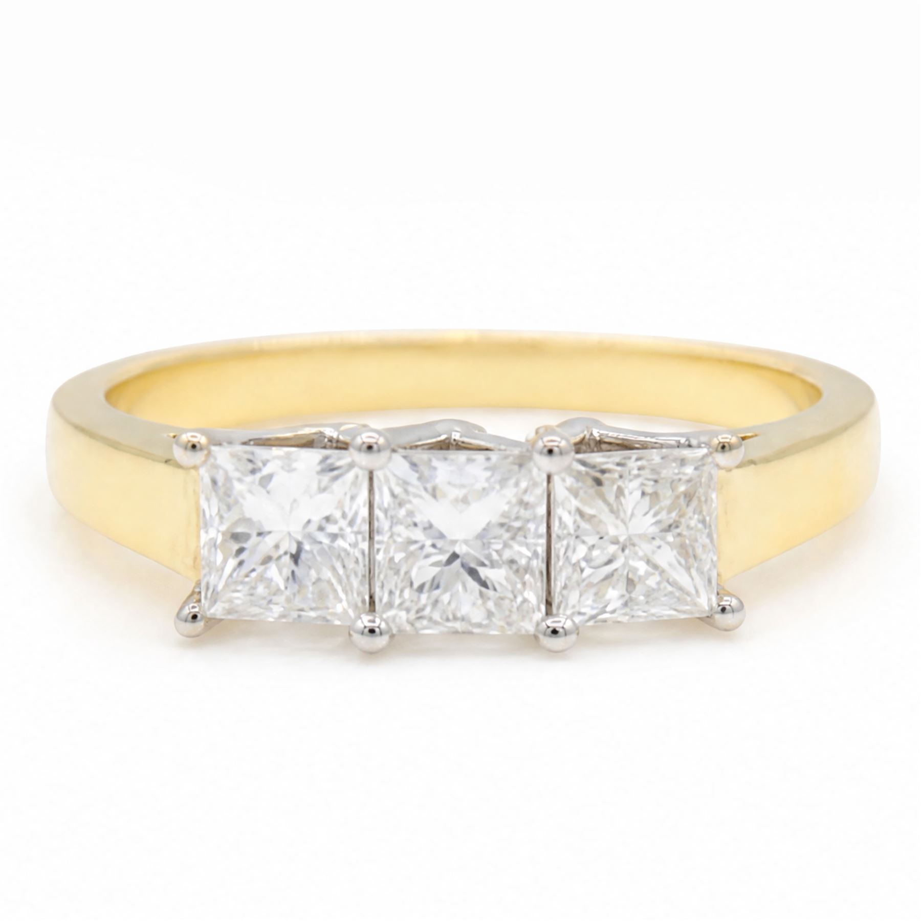 18ct gold diamond ring, set with three princess cut diamonds, hallmarked, total diamond weight 1.00 carat, with World Gemological Institute report