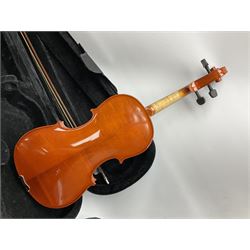 Dean small or child's size electric guitar in black, serial no.O09121956 L85cm; in gig bag; and modern student's violin with 35.5cm two-piece back in fitted carrying case with older bow (2)